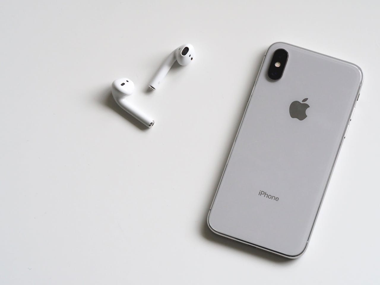 Cuffie Bluetooth ottimizzate per iPhone: design elegante e audio eccezionale per un'esperienza di ascolto superiore