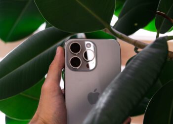 iPhone - Telefono Apple con schermo ad alta risoluzione e fotocamera avanzata